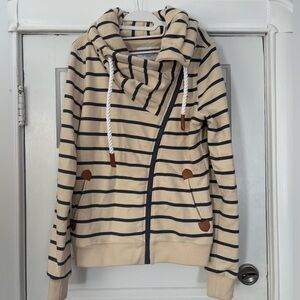 Awesome Wanakome Hestia Cowl Neck Zippered Top. Size M